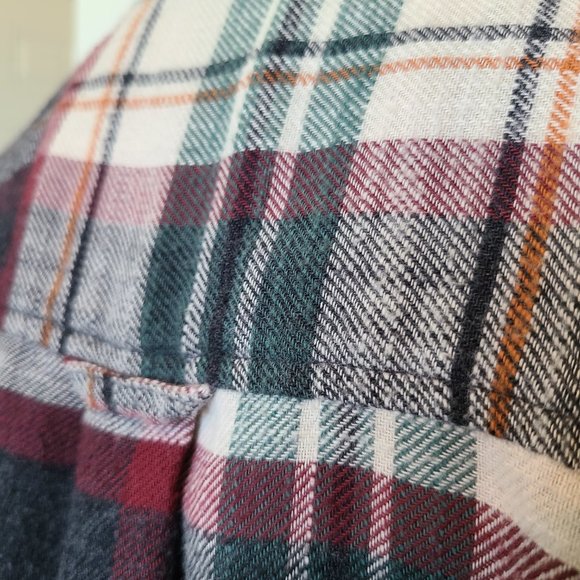 American Eagle Cropped Button Down Flannel NWOT - Picture 9 of 15